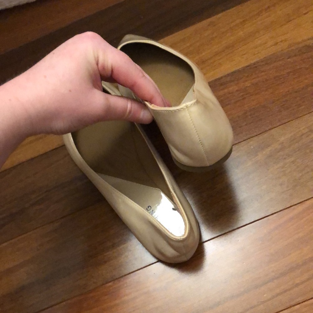 Women’s Size 8 Nude Flats - Picture 4 of 4